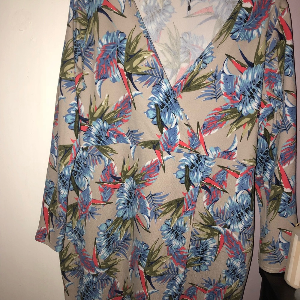 Cute dress 👗 waiting on you - Picture 1 of 4